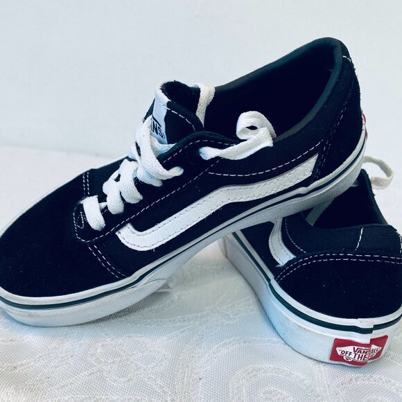 VANS OFF THE WALL Youth Sz 13 Low Top Classic Black/White Suede/Canvas Shoes EUC - Picture 1 of 7